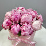 15 розовых пионов в коробке фото 2