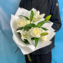 Букет из лилий и белых роз